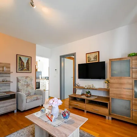 Emma Apartman *